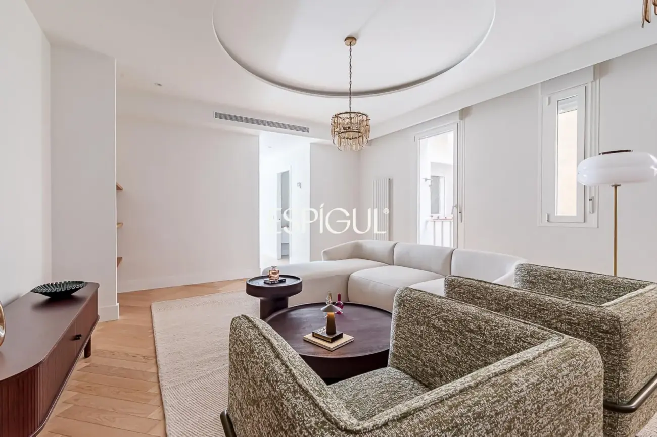 Piso en venta en Santa Cruz de Marcenado, Malasaña