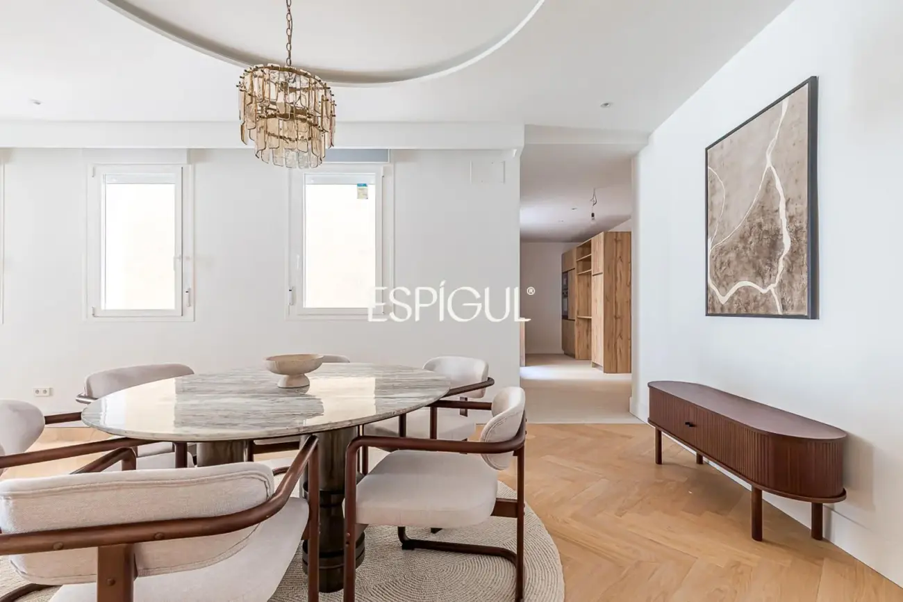 Piso en venta en Santa Cruz de Marcenado, Malasaña