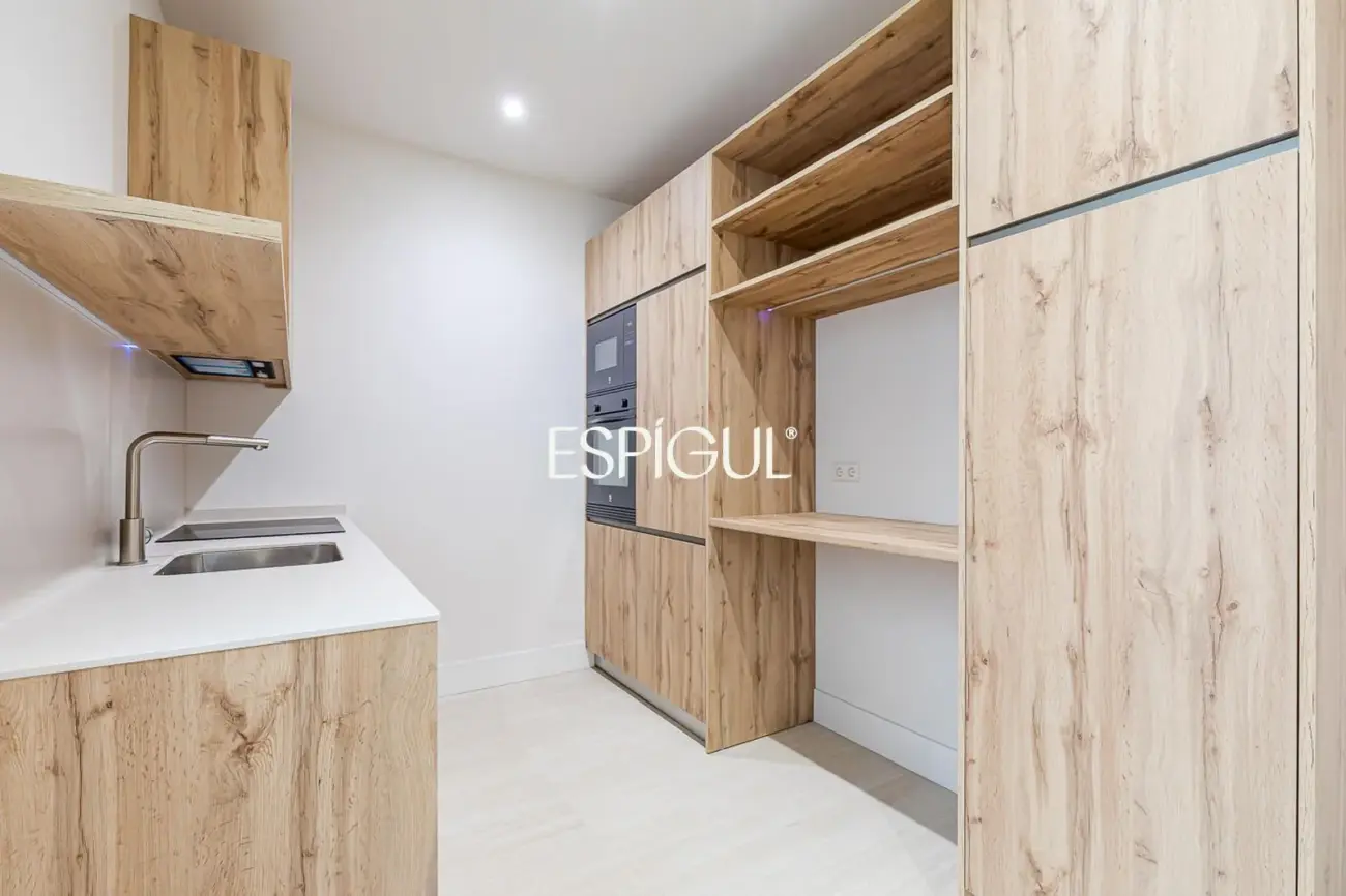 Piso en venta en Santa Cruz de Marcenado, Malasaña