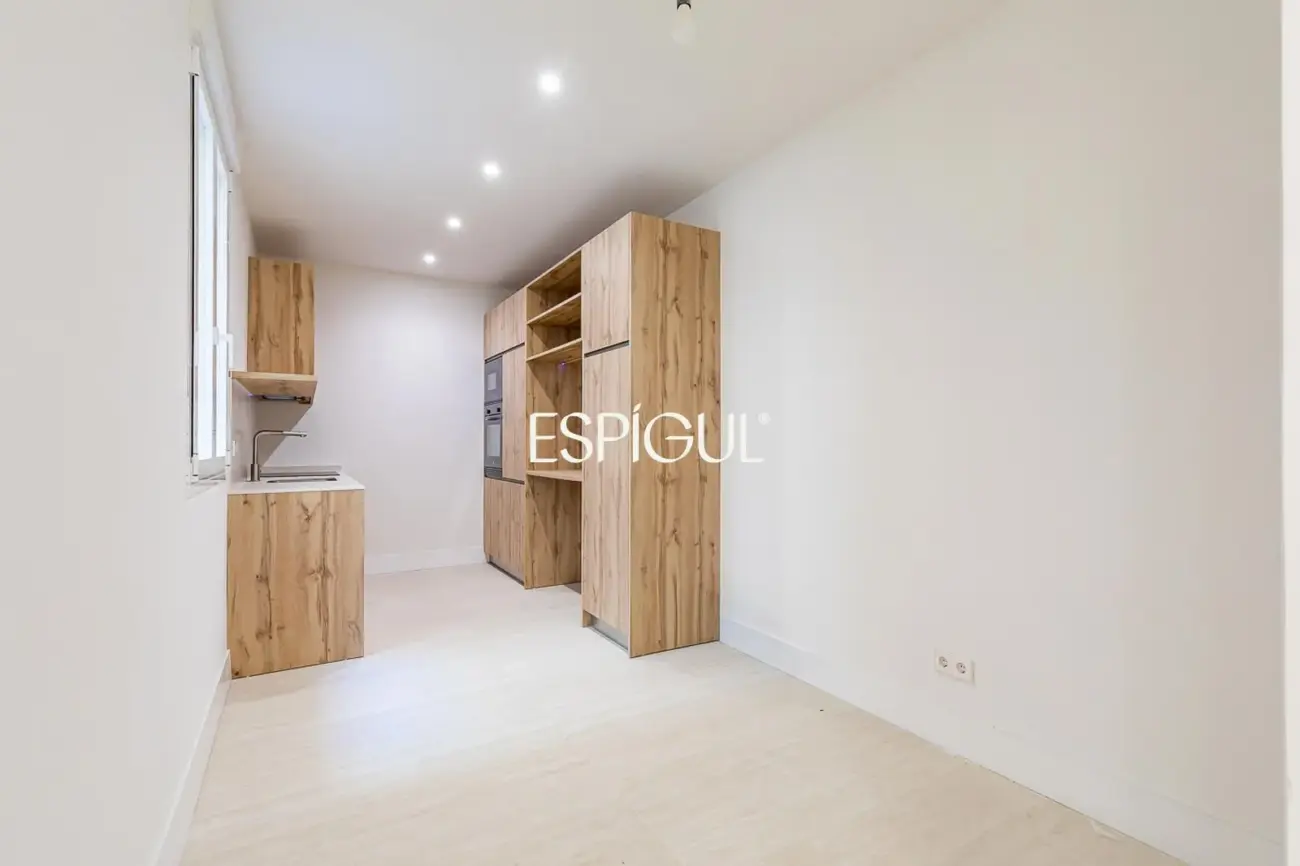 Piso en venta en Santa Cruz de Marcenado, Malasaña