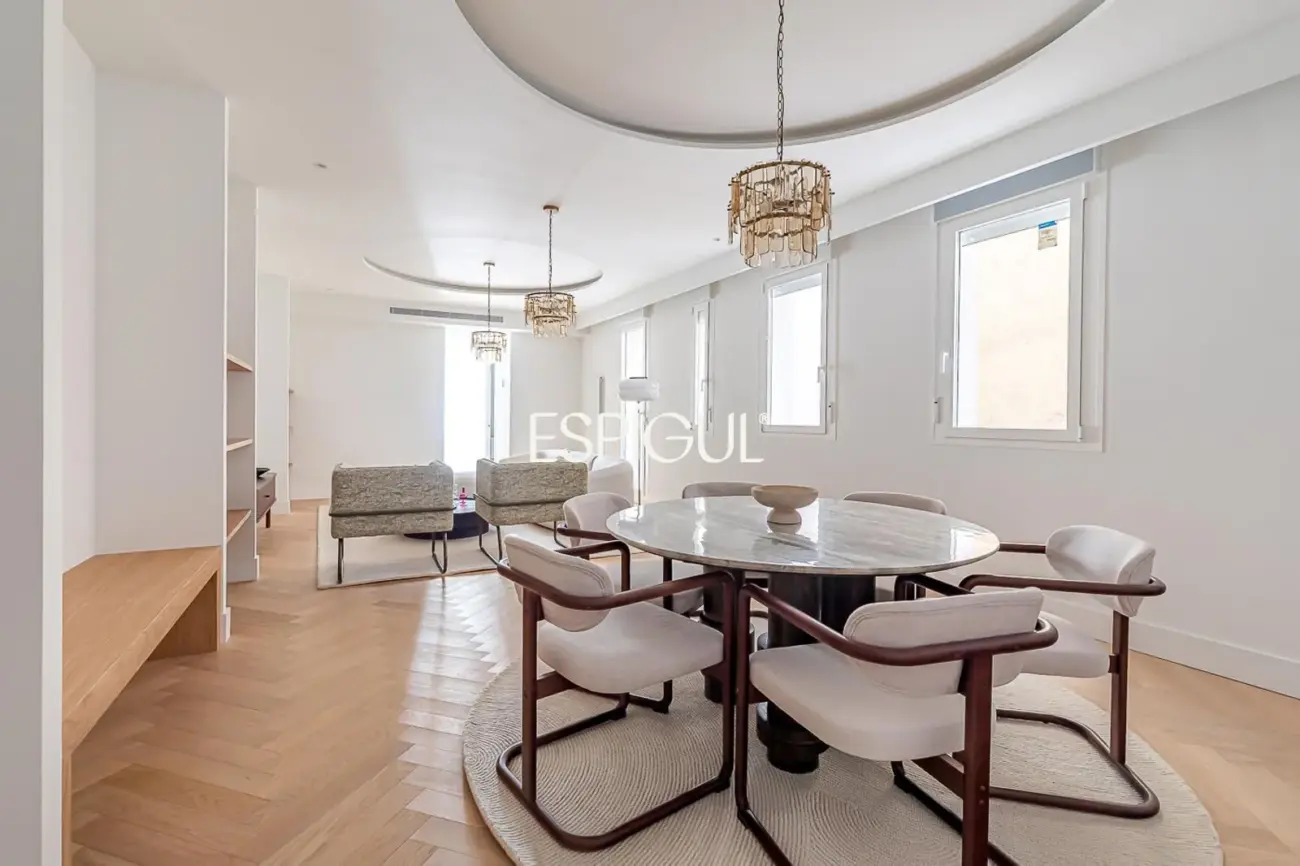 Piso en venta en Santa Cruz de Marcenado, Malasaña