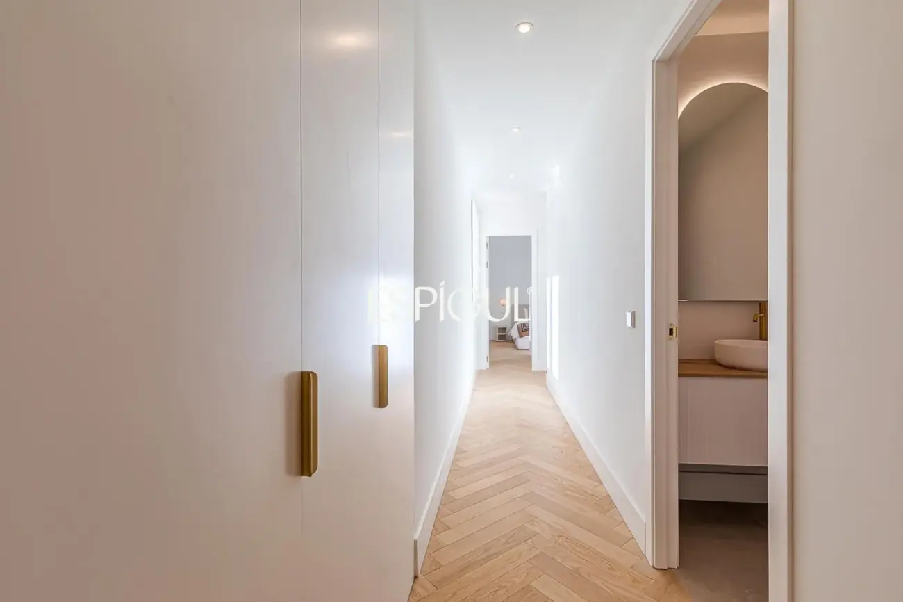 Piso en venta en Santa Cruz de Marcenado, Malasaña