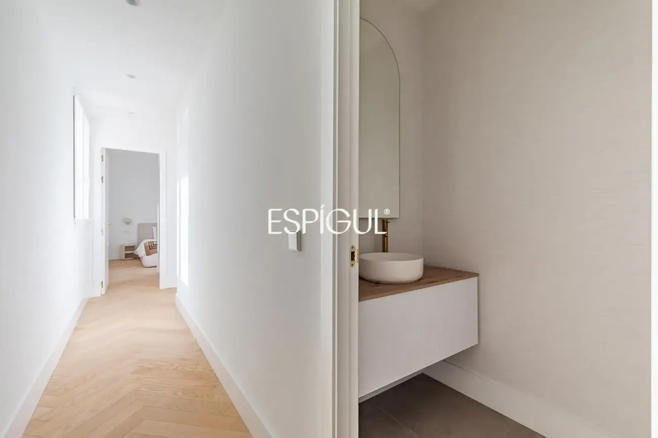 Piso en venta en Santa Cruz de Marcenado, Malasaña