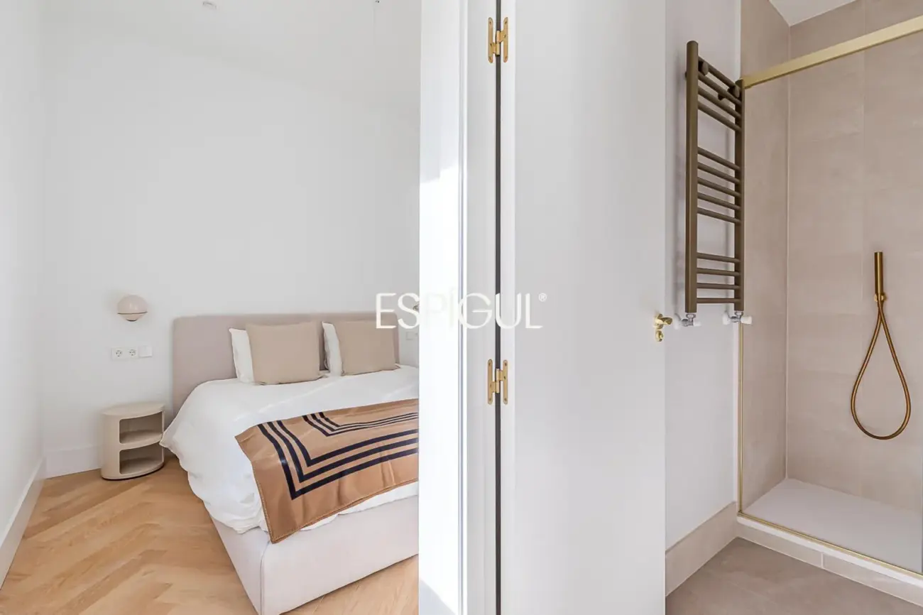 Piso en venta en Santa Cruz de Marcenado, Malasaña
