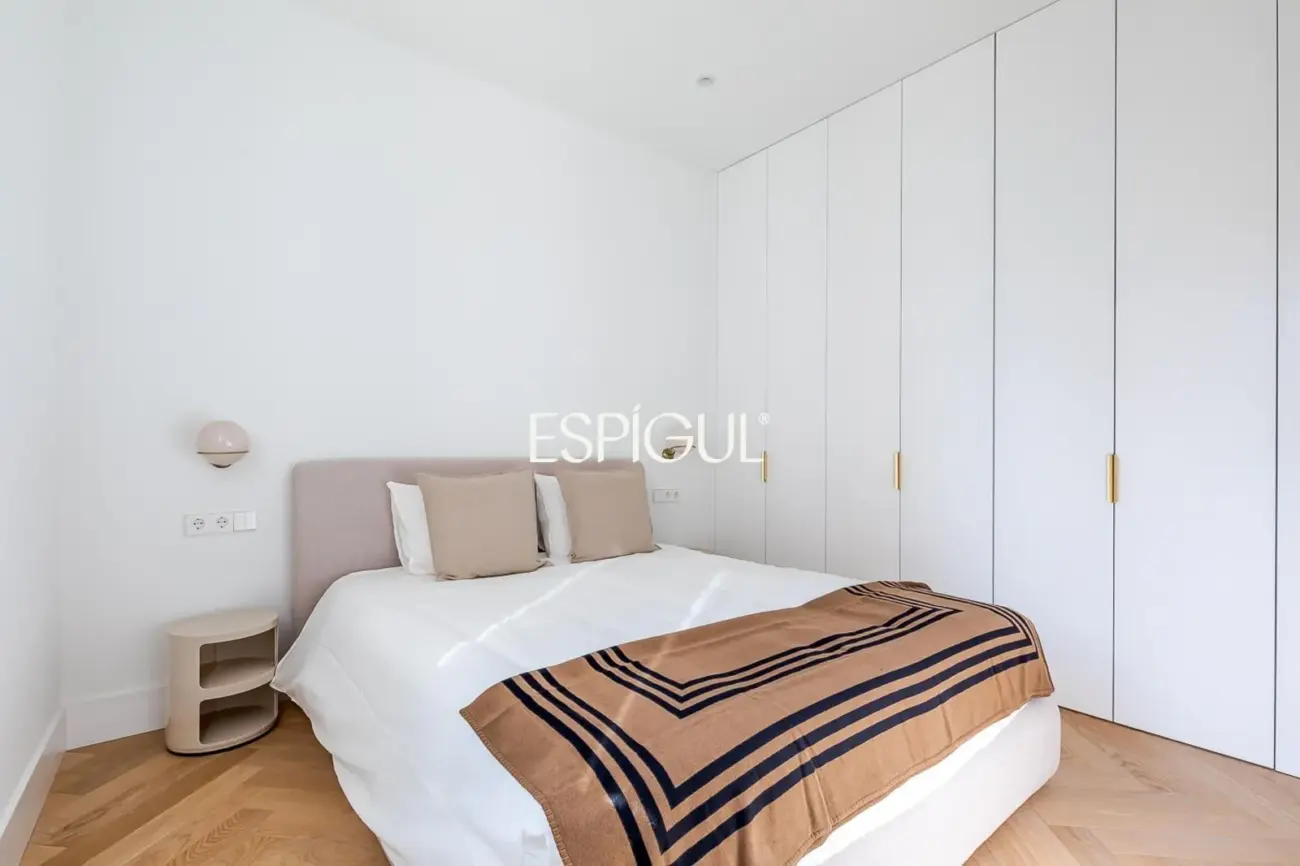 Piso en venta en Santa Cruz de Marcenado, Malasaña