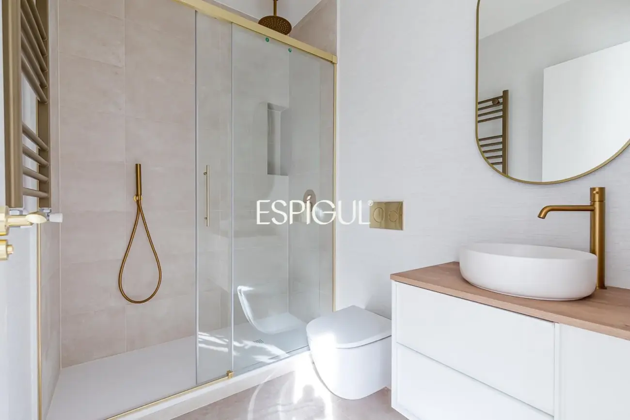Piso en venta en Santa Cruz de Marcenado, Malasaña