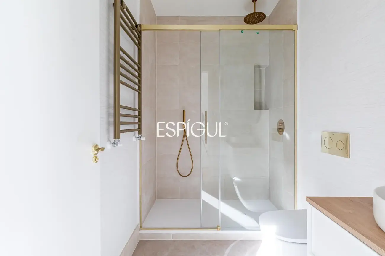 Piso en venta en Santa Cruz de Marcenado, Malasaña