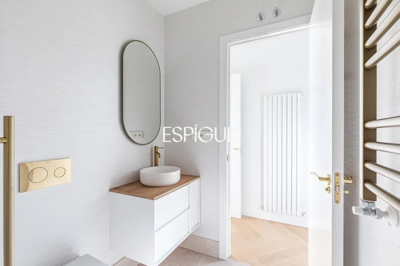 Piso en venta en Santa Cruz de Marcenado, Malasaña