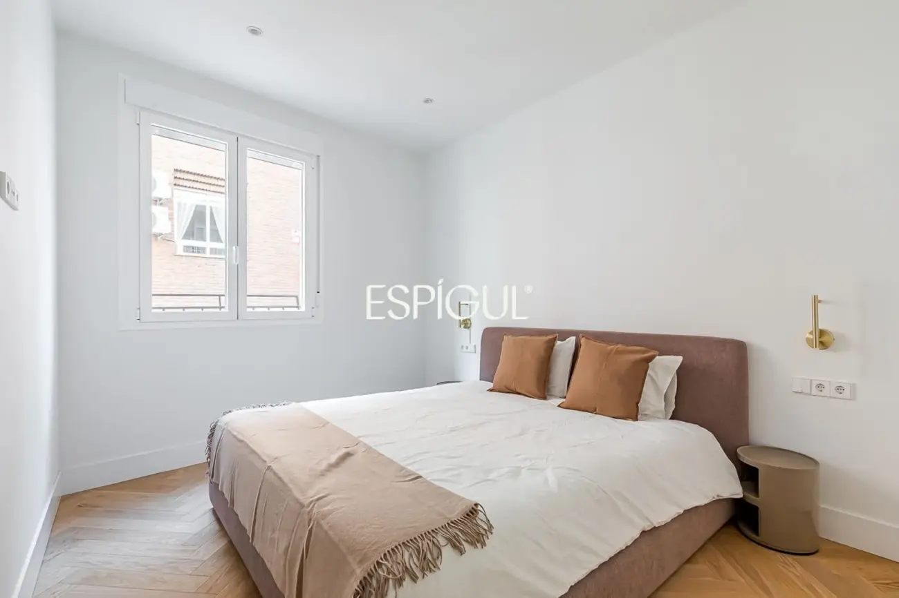 Piso en venta en Santa Cruz de Marcenado, Malasaña