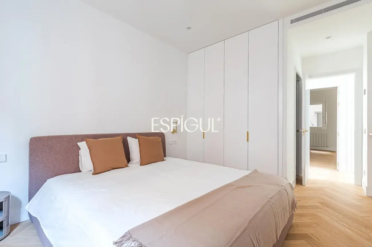 Piso en venta en Santa Cruz de Marcenado, Malasaña
