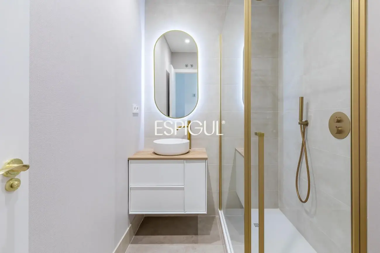 Piso en venta en Santa Cruz de Marcenado, Malasaña