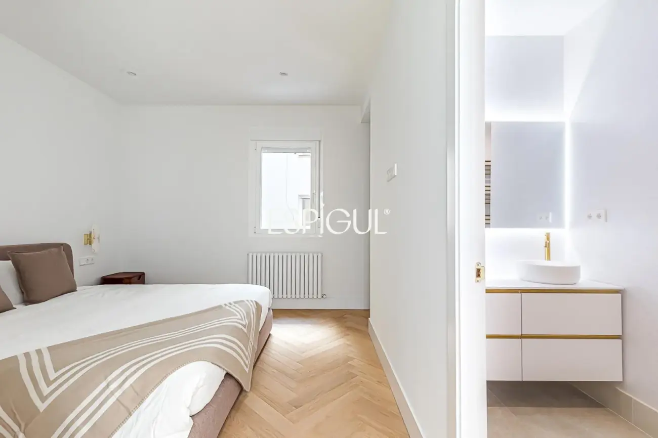 Piso en venta en Santa Cruz de Marcenado, Malasaña