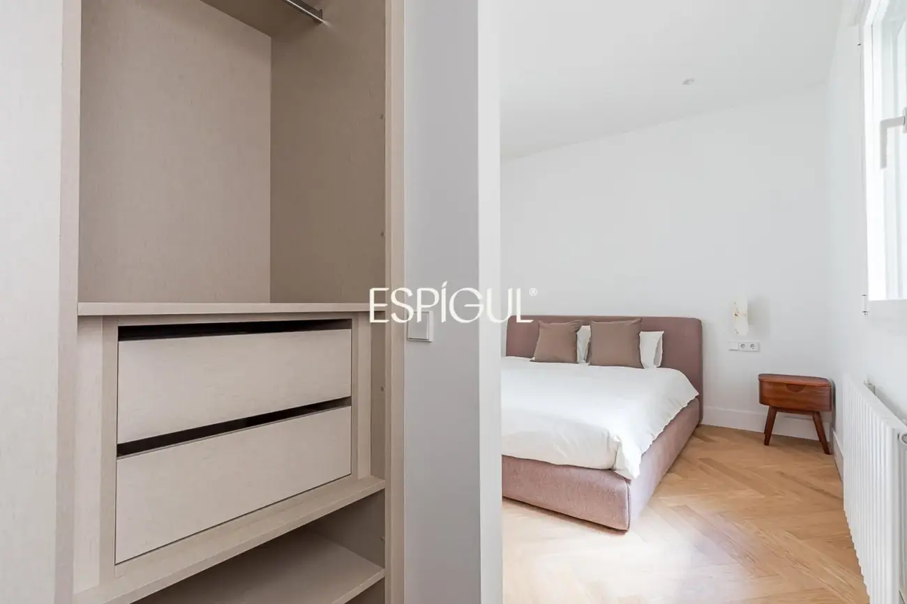 Piso en venta en Santa Cruz de Marcenado, Malasaña