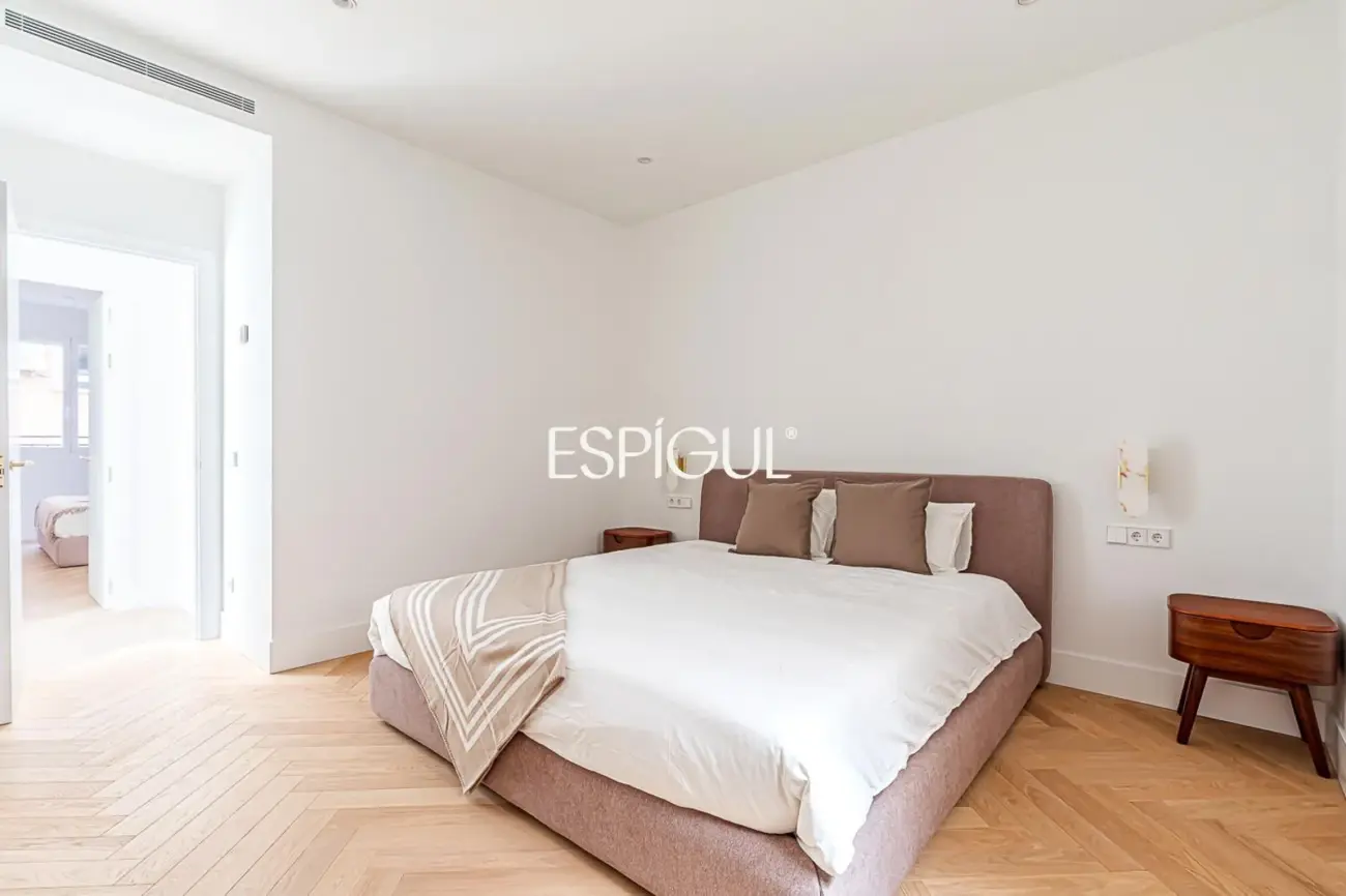 Piso en venta en Santa Cruz de Marcenado, Malasaña