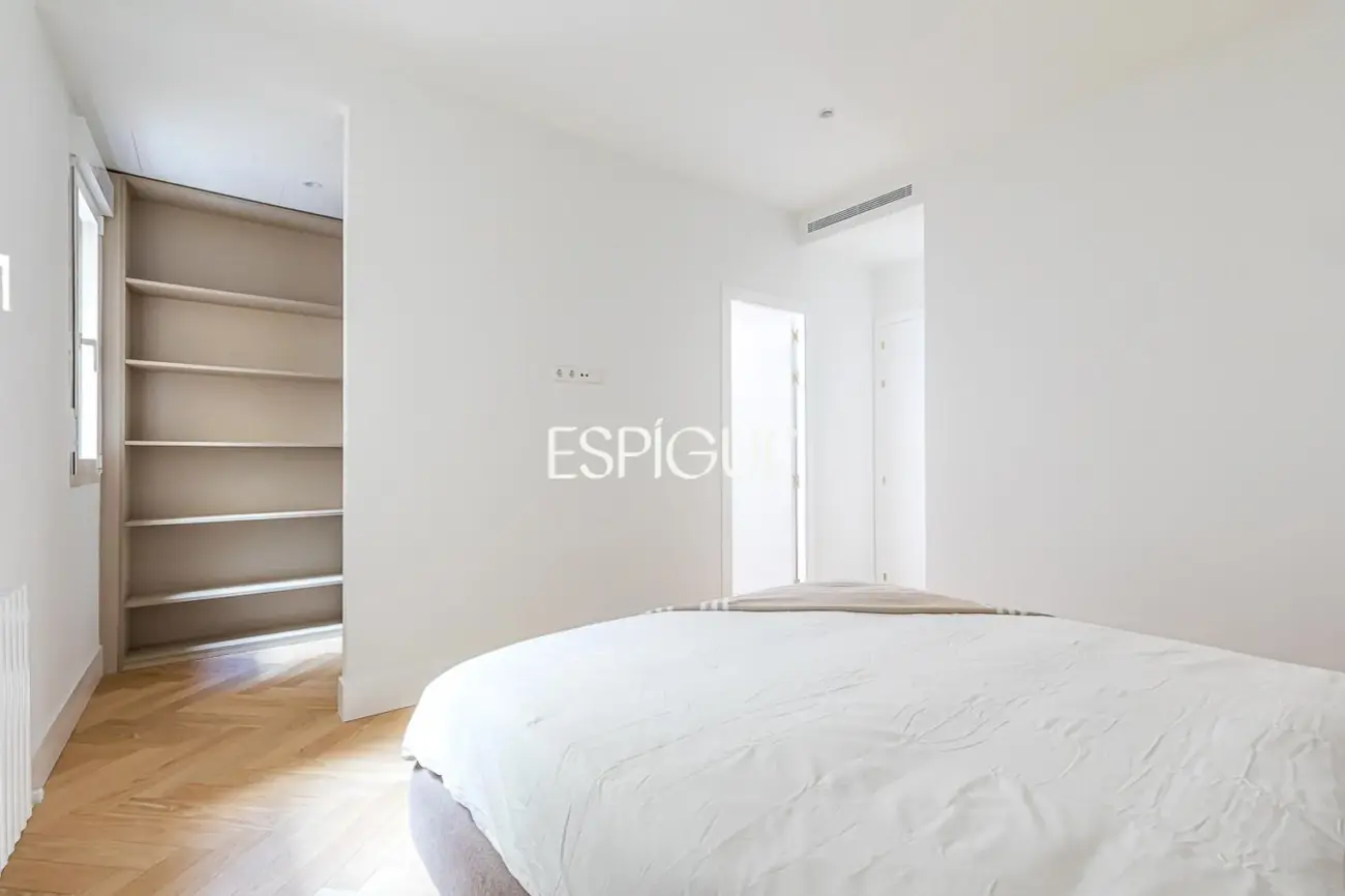 Piso en venta en Santa Cruz de Marcenado, Malasaña