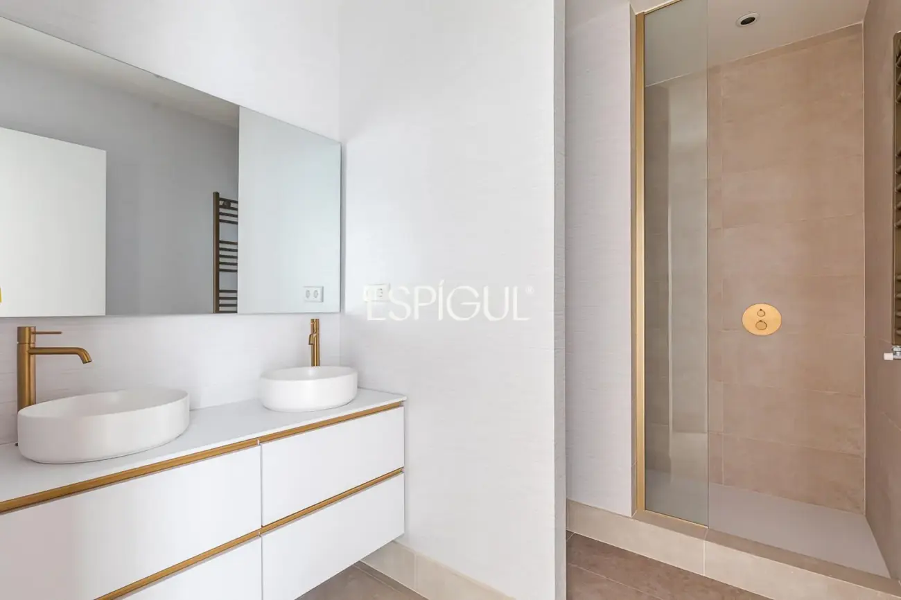Piso en venta en Santa Cruz de Marcenado, Malasaña