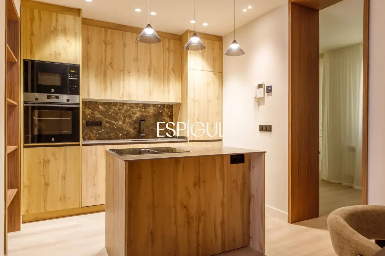 Piso en venta exterior reformado con balcón en Don Ramón de la Cruz, Lista