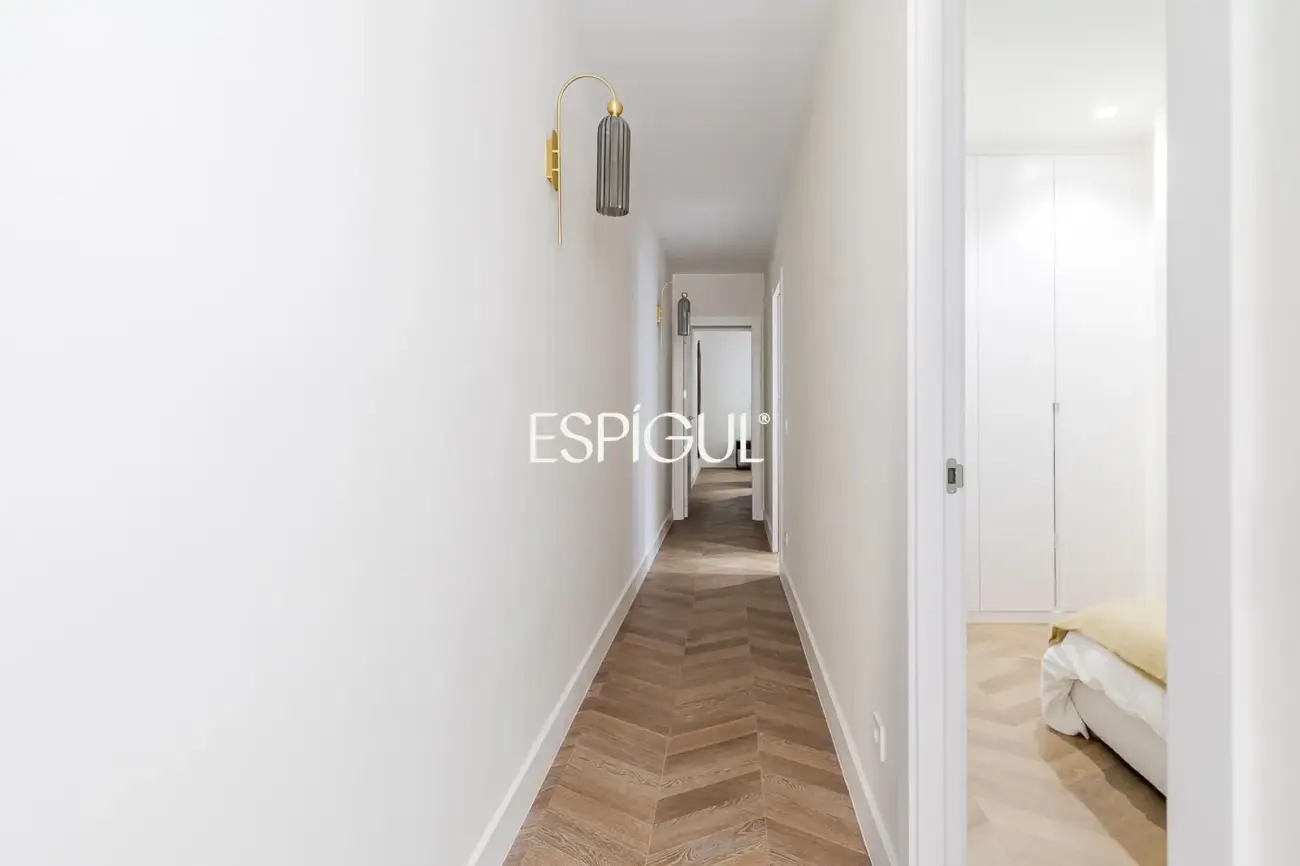 Piso en venta exterior totalmente reformado con balcón en Marcenado, Ciudad Jardín