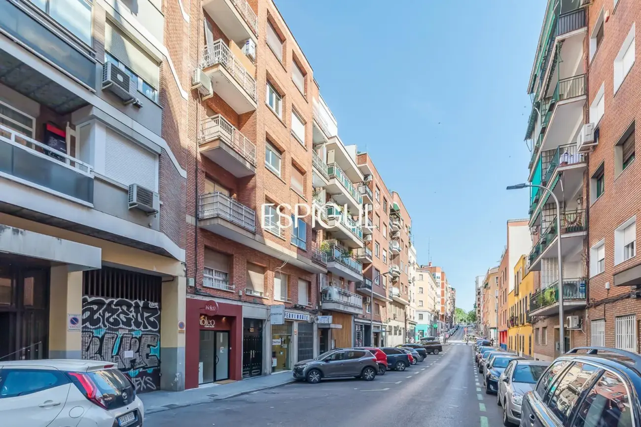 Piso en venta exterior totalmente reformado con balcón en Marcenado, Ciudad Jardín