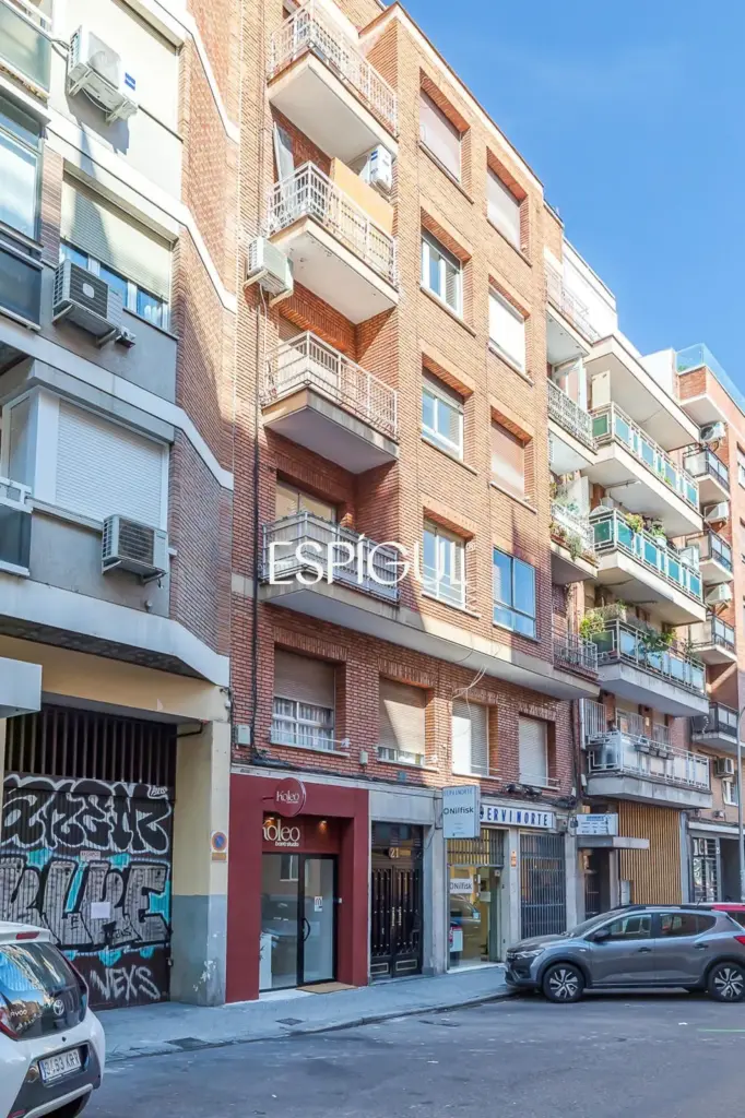Piso en venta exterior totalmente reformado con balcón en Marcenado, Ciudad Jardín
