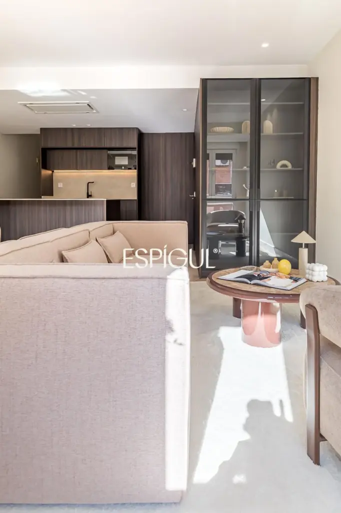 Piso en venta exterior totalmente reformado con balcón en Marcenado, Ciudad Jardín
