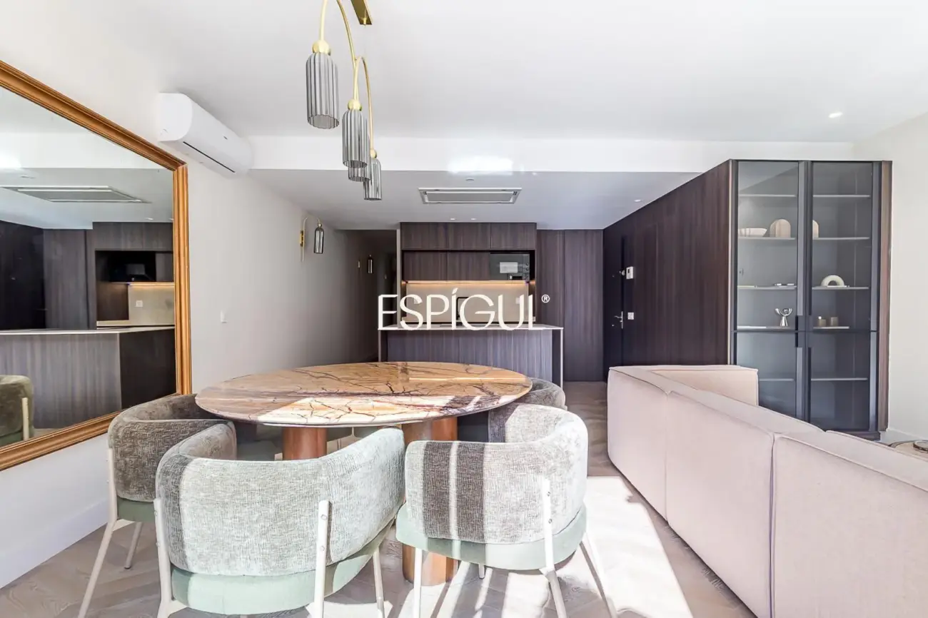 Piso en venta exterior totalmente reformado con balcón en Marcenado, Ciudad Jardín