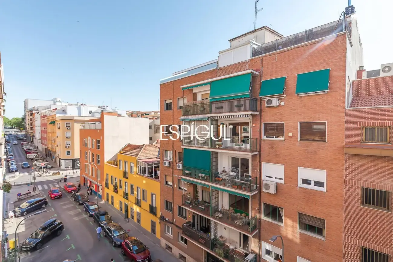 Piso en venta exterior totalmente reformado con balcón en Marcenado, Ciudad Jardín