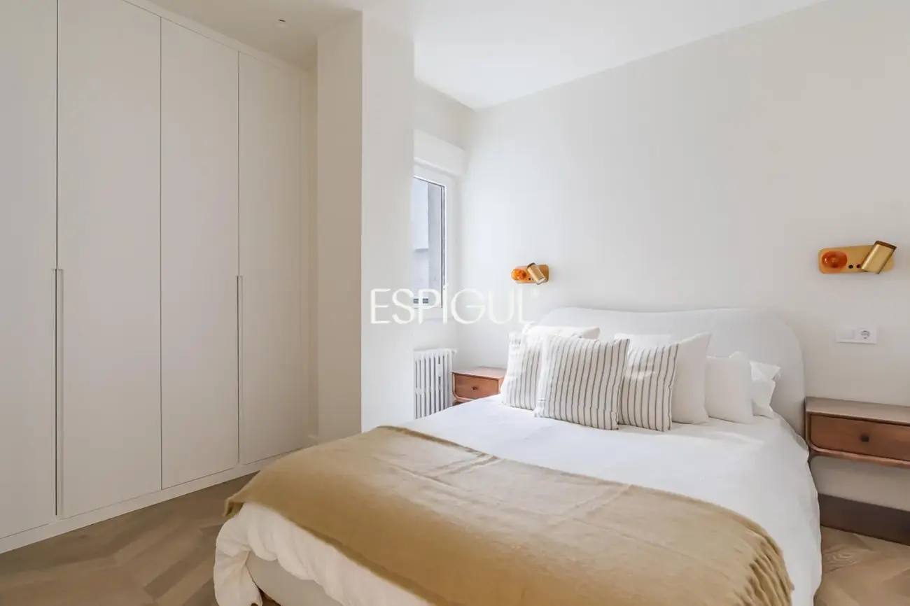 Piso en venta exterior totalmente reformado con balcón en Marcenado, Ciudad Jardín