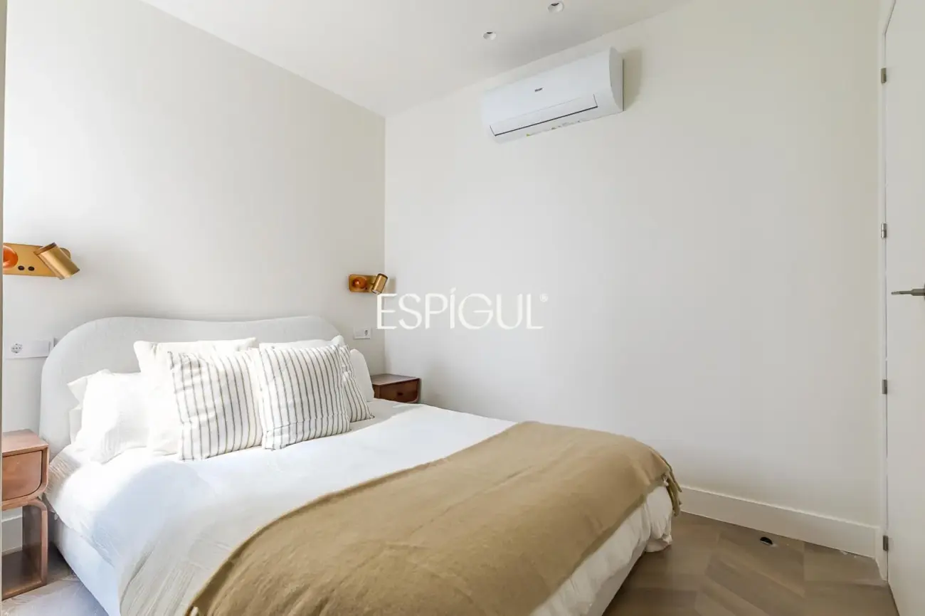 Piso en venta exterior totalmente reformado con balcón en Marcenado, Ciudad Jardín