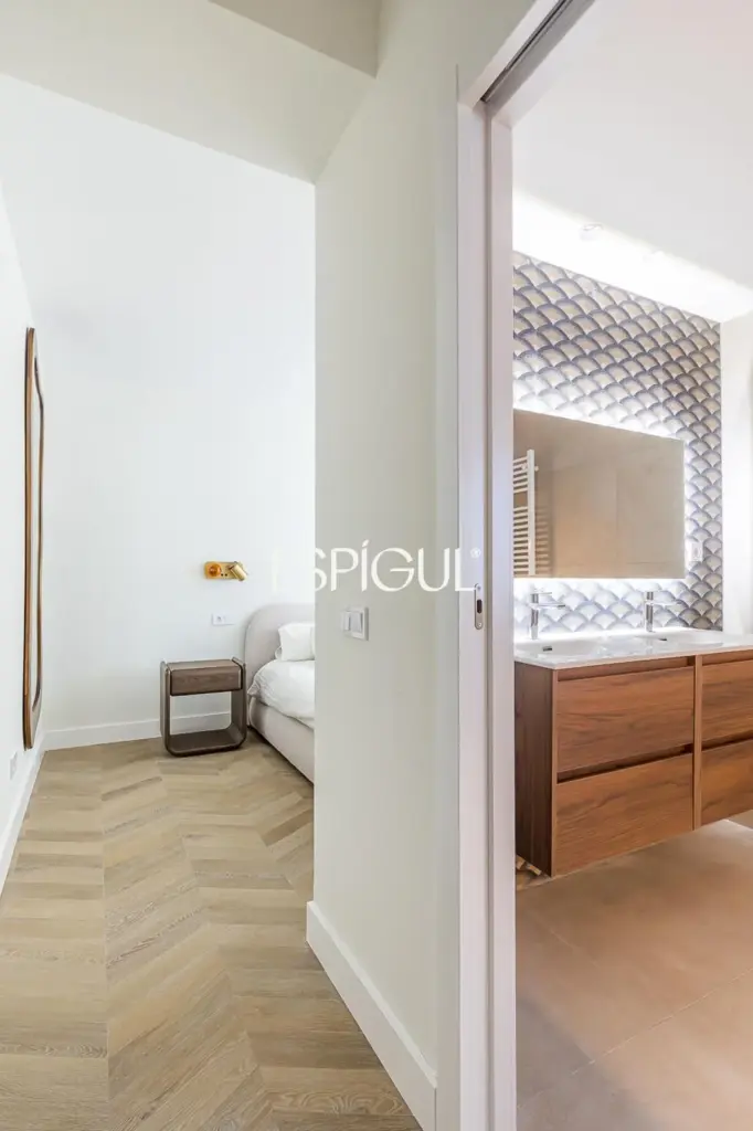 Piso en venta exterior totalmente reformado con balcón en Marcenado, Ciudad Jardín