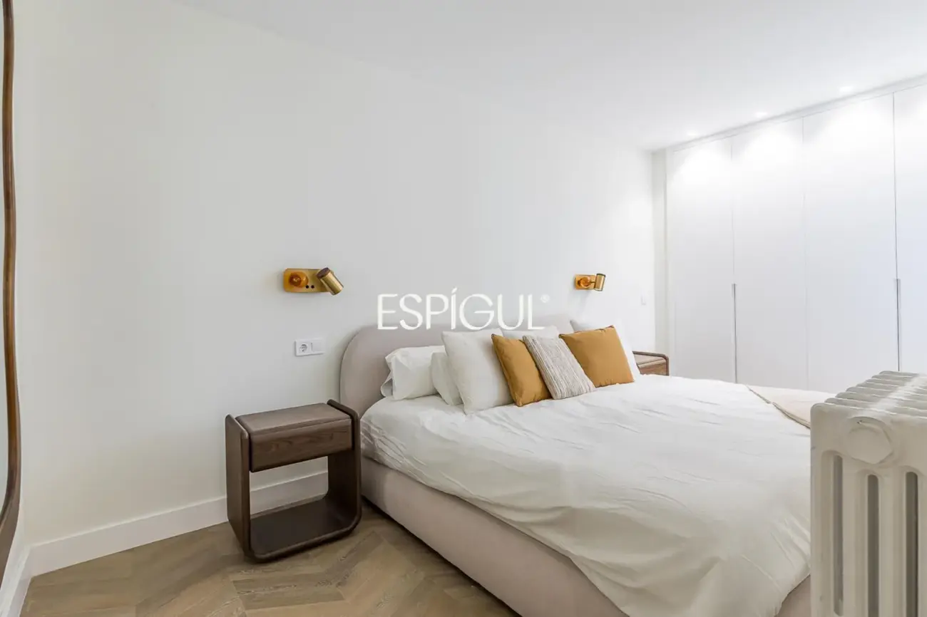 Piso en venta exterior totalmente reformado con balcón en Marcenado, Ciudad Jardín