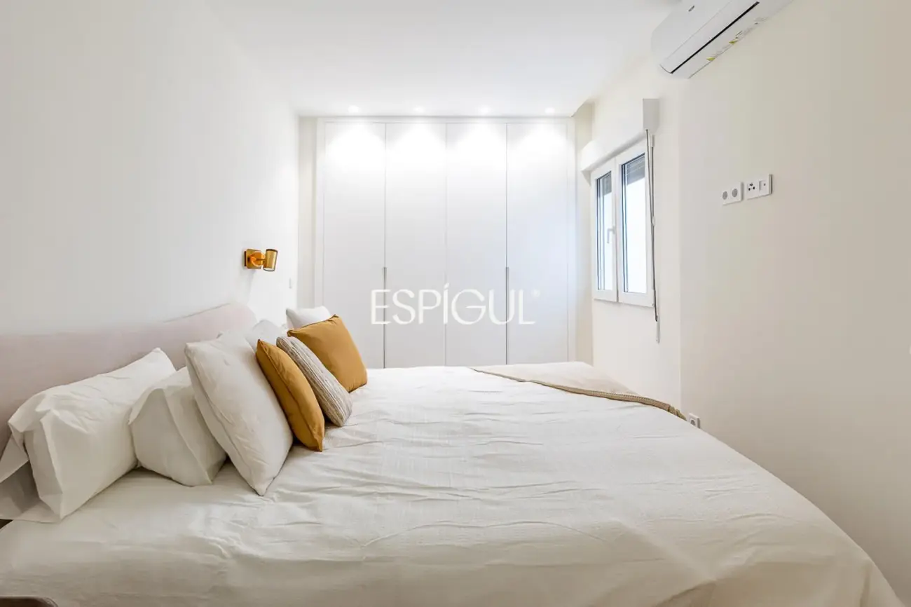 Piso en venta exterior totalmente reformado con balcón en Marcenado, Ciudad Jardín