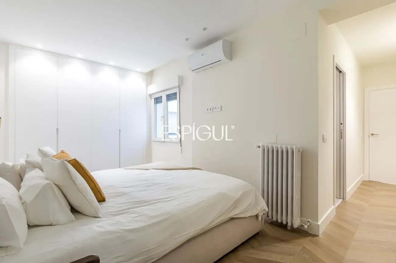 Piso en venta exterior totalmente reformado con balcón en Marcenado, Ciudad Jardín