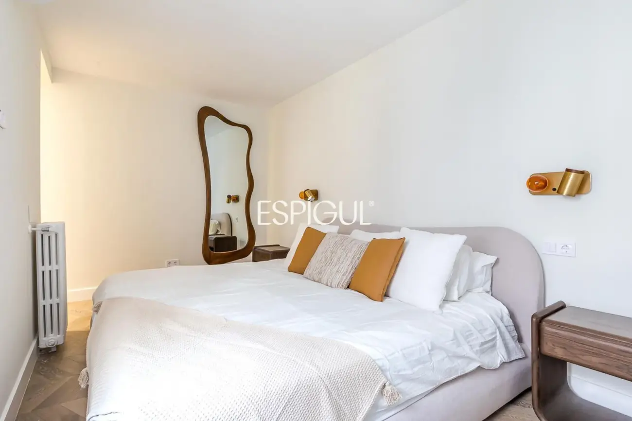 Piso en venta exterior totalmente reformado con balcón en Marcenado, Ciudad Jardín