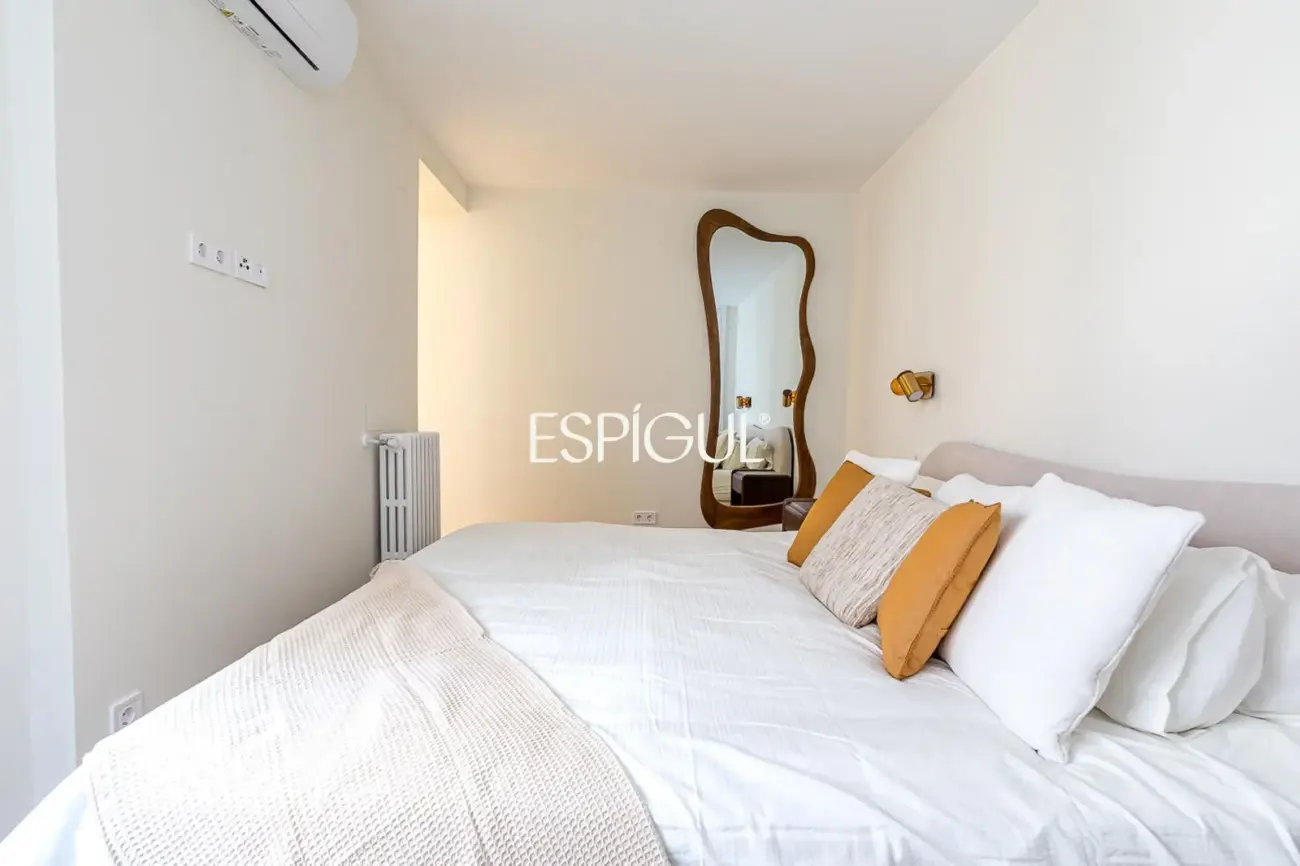 Piso en venta exterior totalmente reformado con balcón en Marcenado, Ciudad Jardín