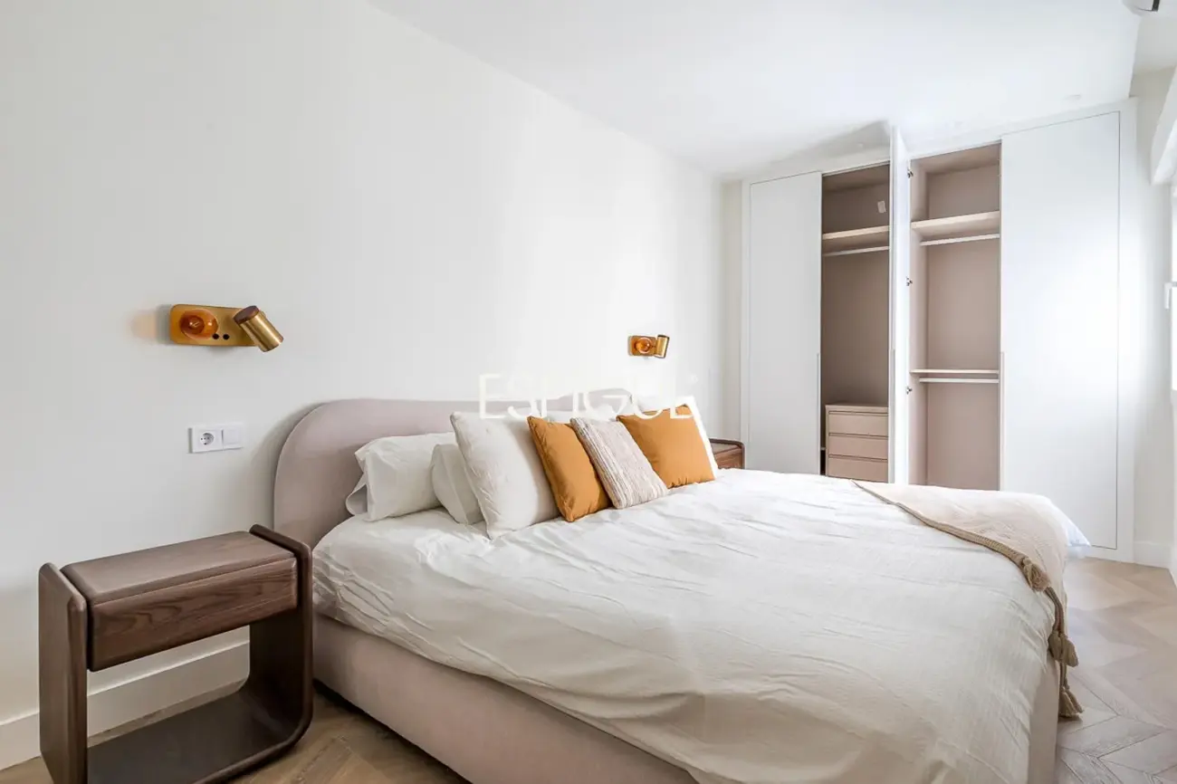 Piso en venta exterior totalmente reformado con balcón en Marcenado, Ciudad Jardín
