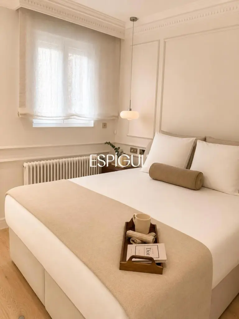 Piso en venta exterior totalmente reformado en quinta planta con portería en Alcalá, Goya
