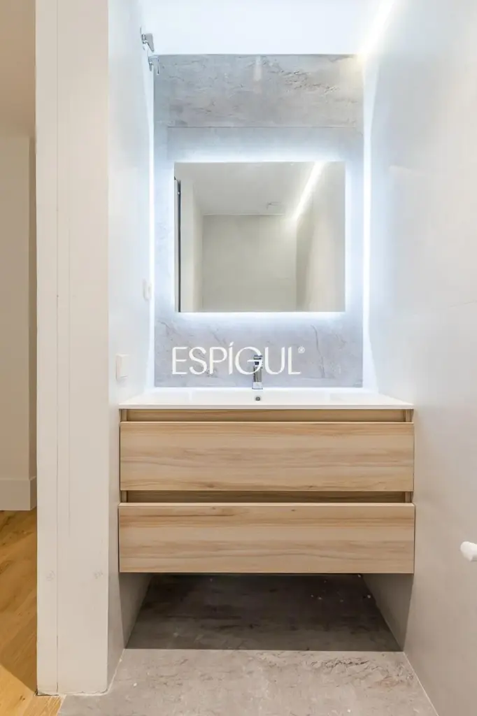 Piso en venta reformado con terraza, garaje y trastero en María de Molina, Lista