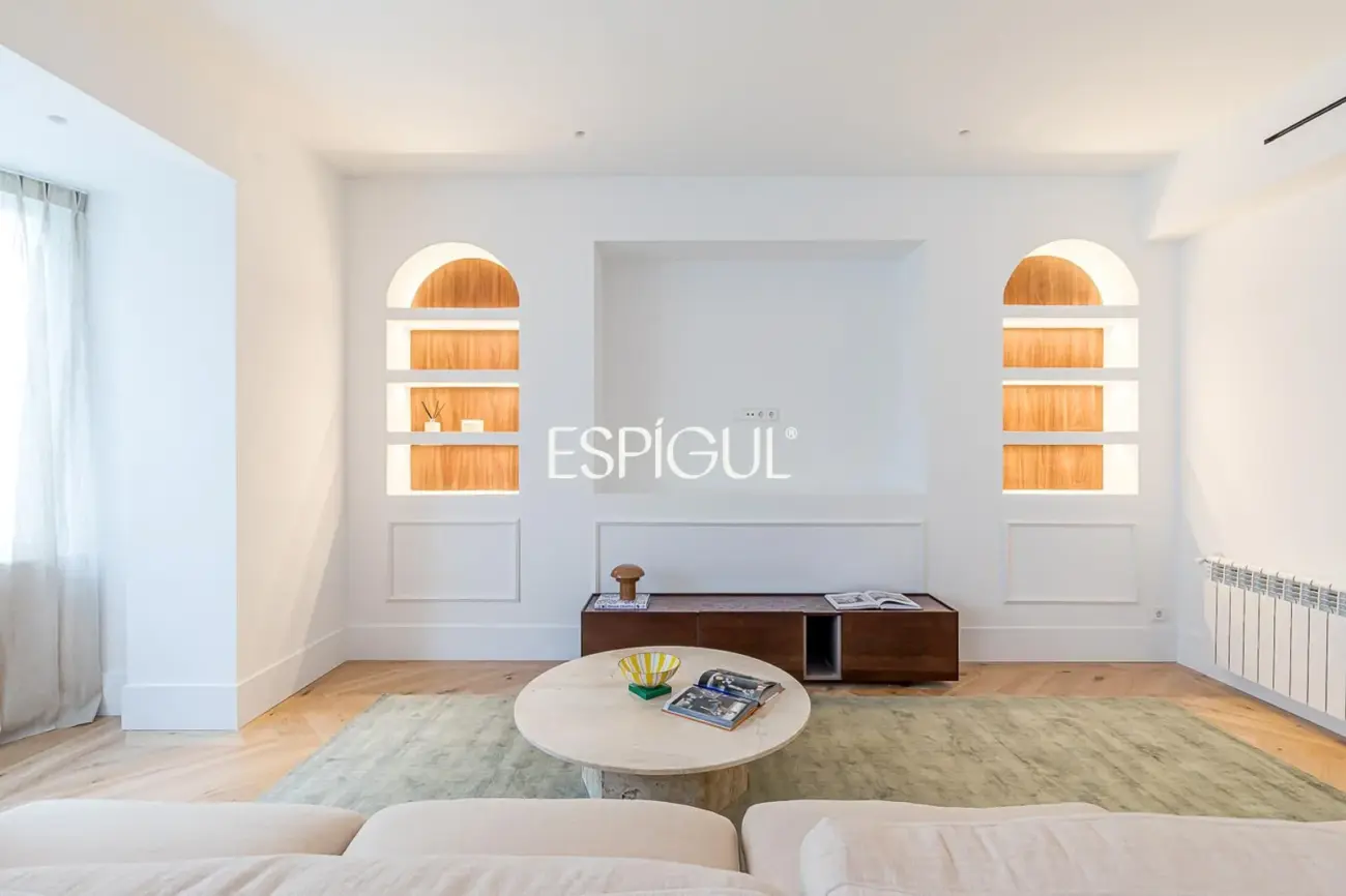 Piso en venta reformado con terraza, garaje y trastero en María de Molina, Lista