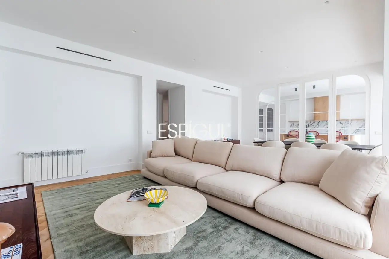 Piso en venta reformado con terraza, garaje y trastero en María de Molina, Lista