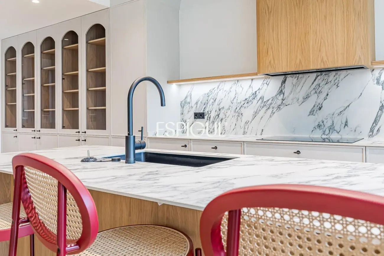 Piso en venta reformado con terraza, garaje y trastero en María de Molina, Lista