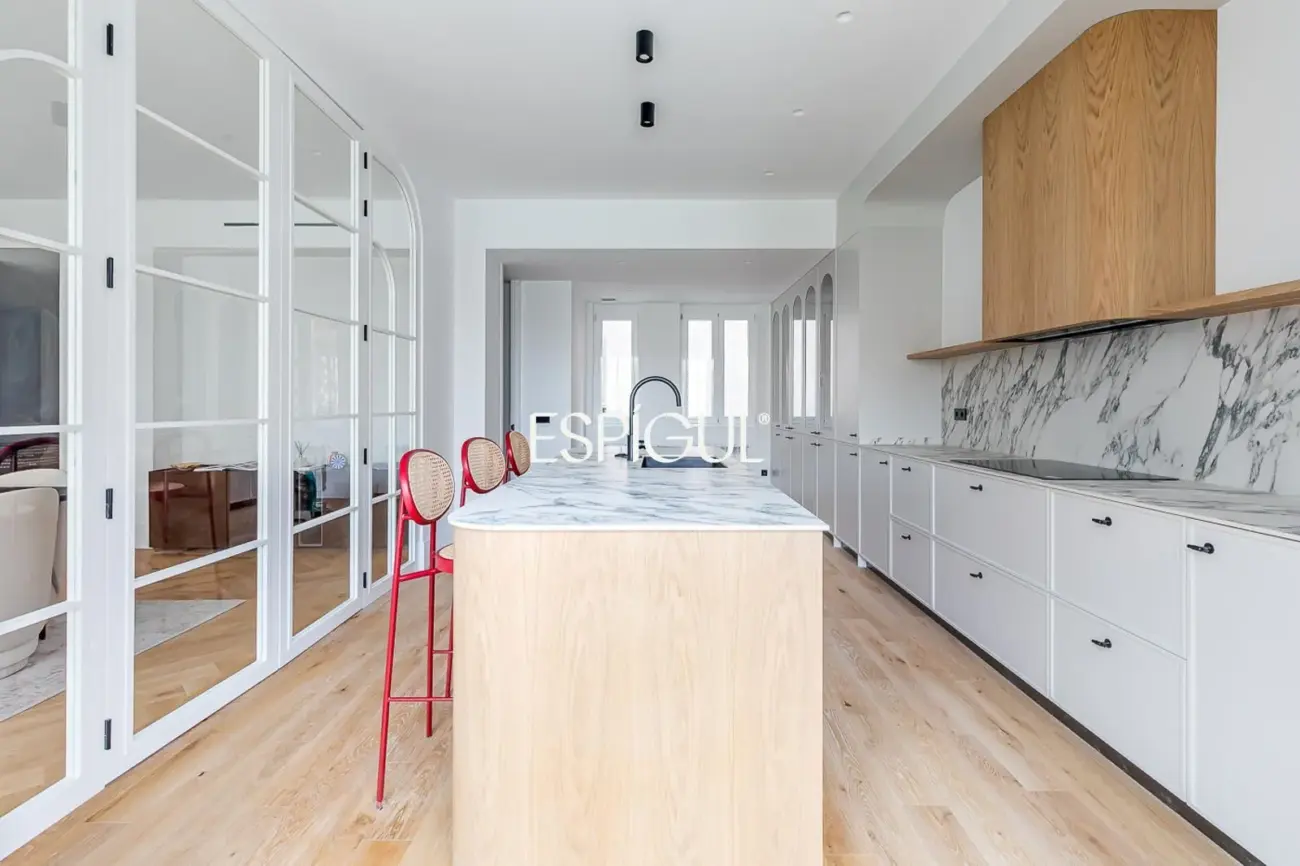 Piso en venta reformado con terraza, garaje y trastero en María de Molina, Lista