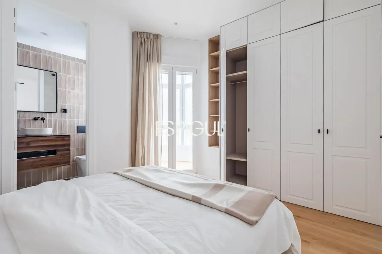 Piso en venta reformado con terraza, garaje y trastero en María de Molina, Lista