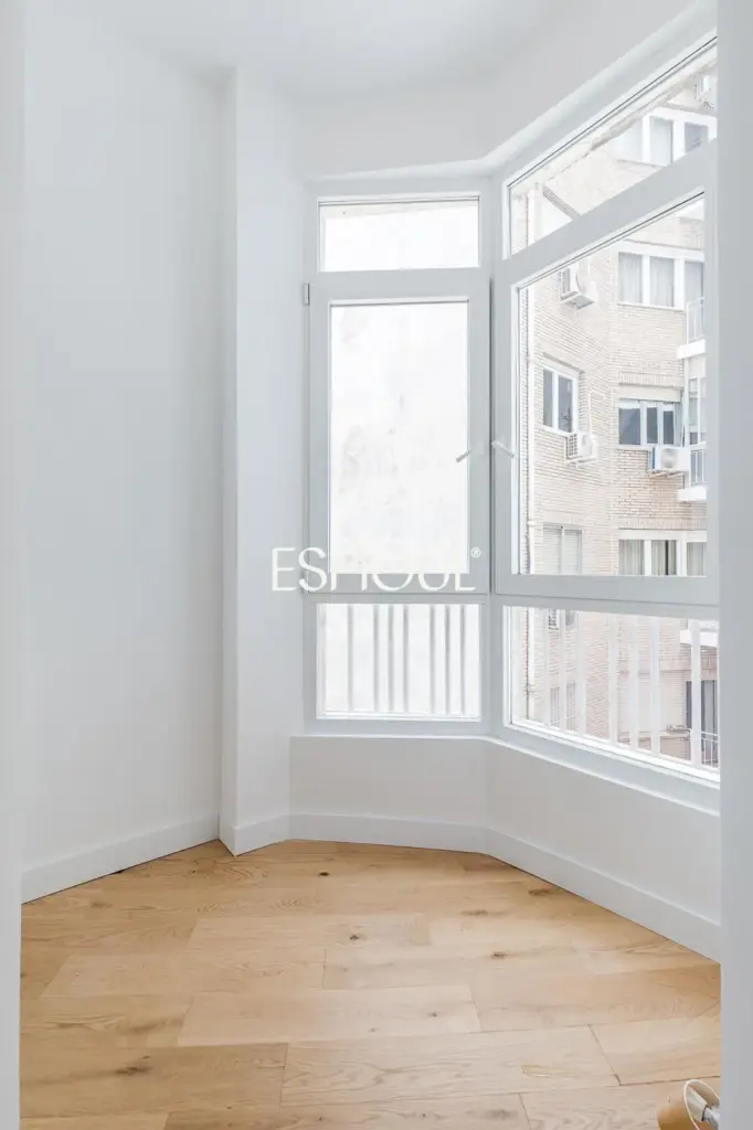 Piso en venta reformado con terraza, garaje y trastero en María de Molina, Lista