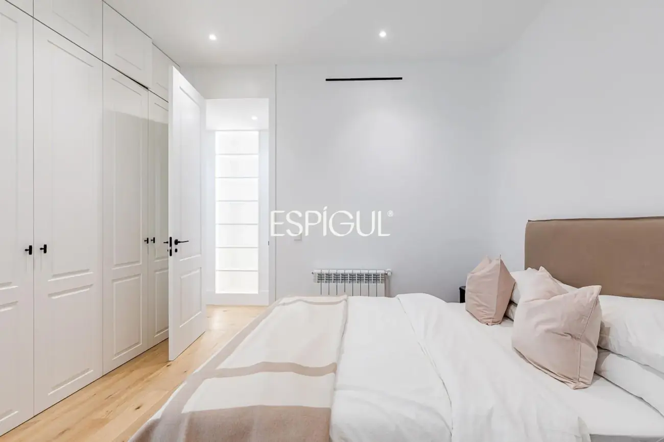 Piso en venta reformado con terraza, garaje y trastero en María de Molina, Lista