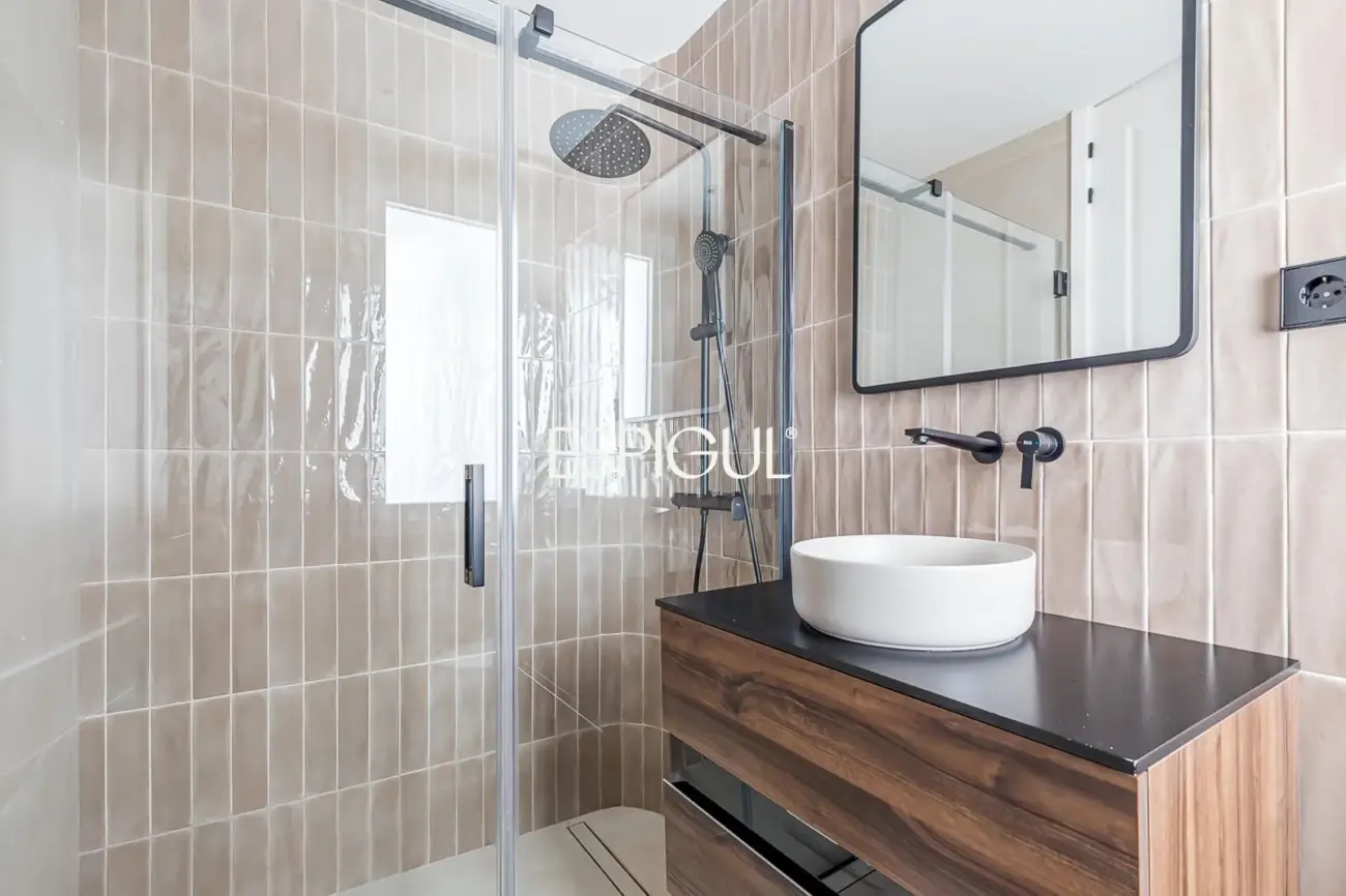 Piso en venta reformado con terraza, garaje y trastero en María de Molina, Lista