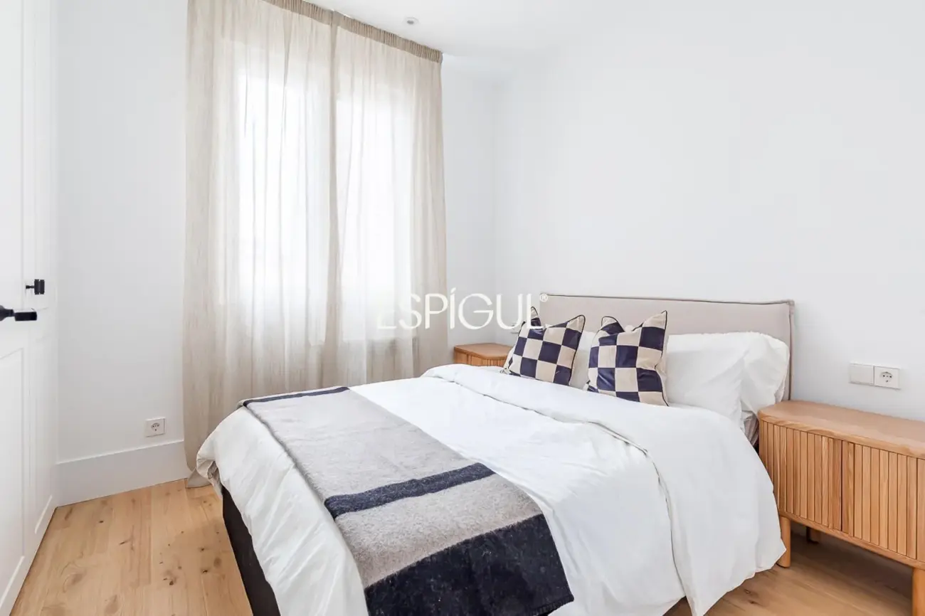 Piso en venta reformado con terraza, garaje y trastero en María de Molina, Lista