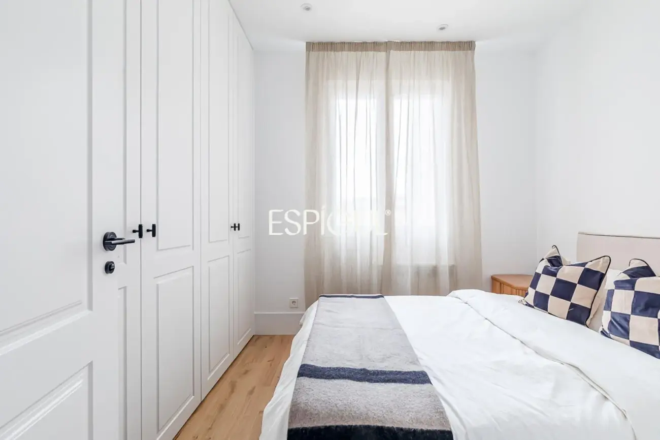 Piso en venta reformado con terraza, garaje y trastero en María de Molina, Lista