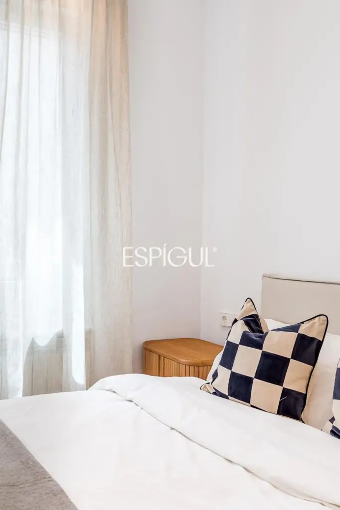 Piso en venta reformado con terraza, garaje y trastero en María de Molina, Lista
