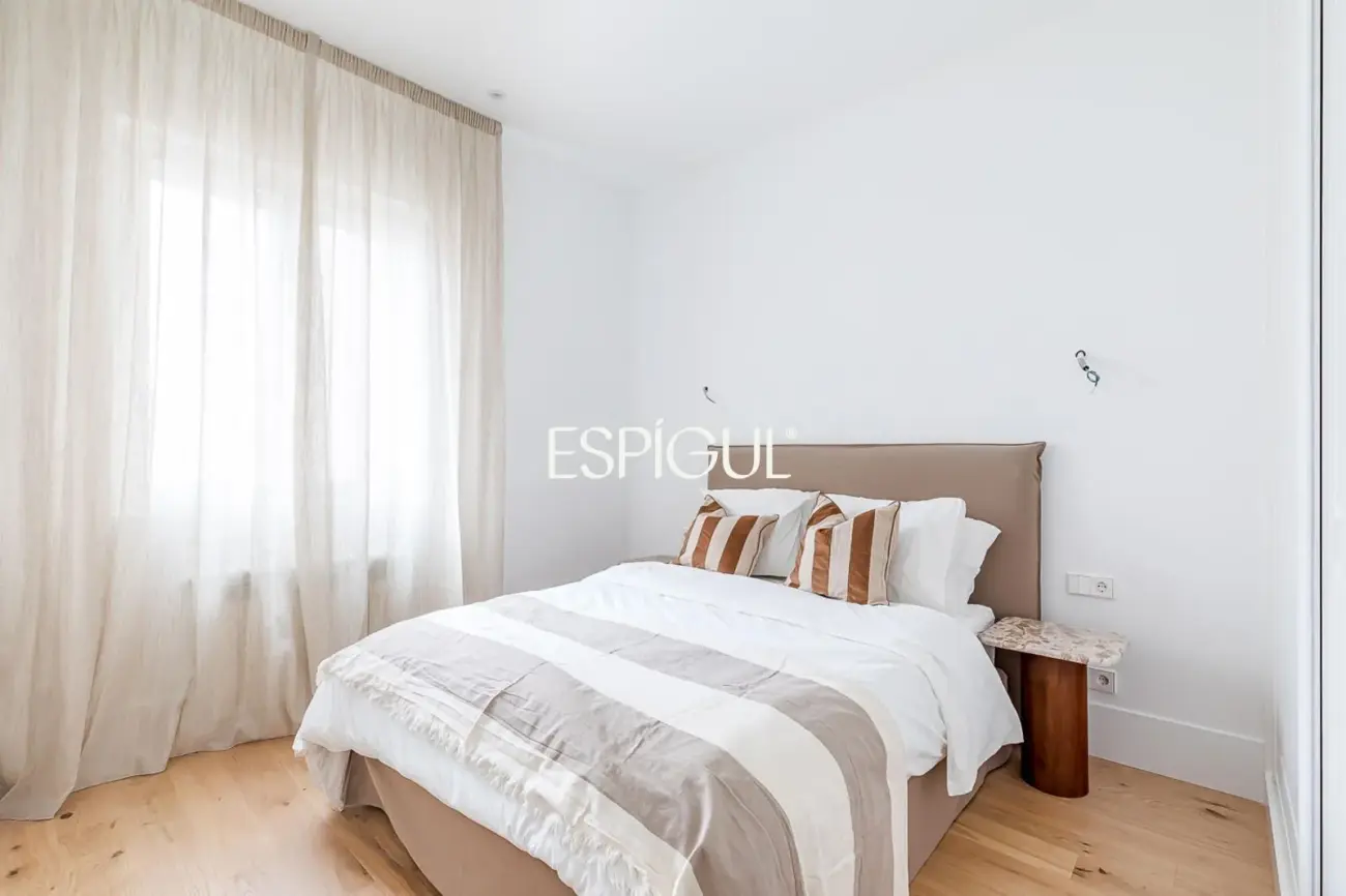 Piso en venta reformado con terraza, garaje y trastero en María de Molina, Lista